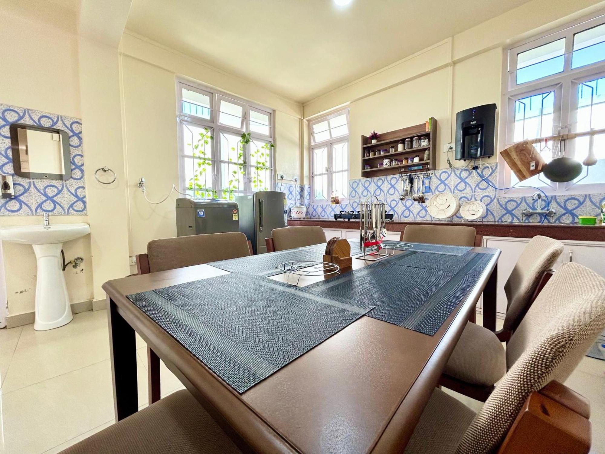 Yepplo Holiday Home - Complimentary Breakfast - 24 Hrs Caretaker & Power Backup シロン エクステリア 写真