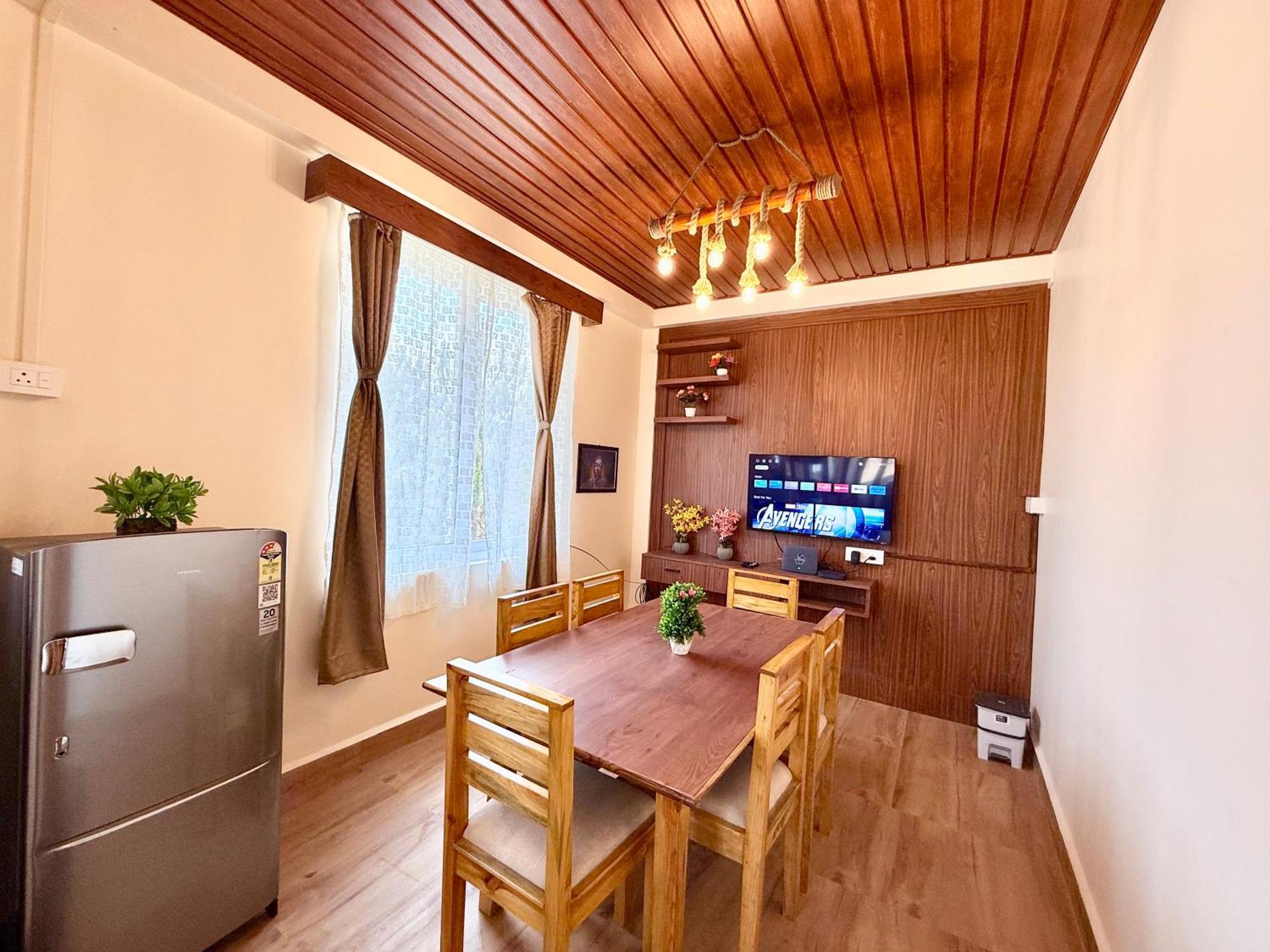 Yepplo Holiday Home - Complimentary Breakfast - 24 Hrs Caretaker & Power Backup シロン エクステリア 写真