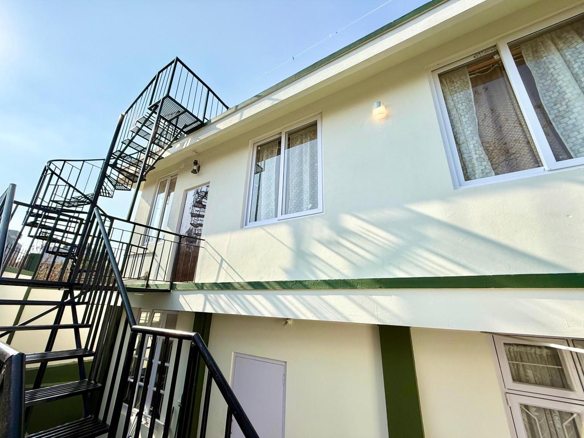Yepplo Holiday Home - Complimentary Breakfast - 24 Hrs Caretaker & Power Backup シロン エクステリア 写真
