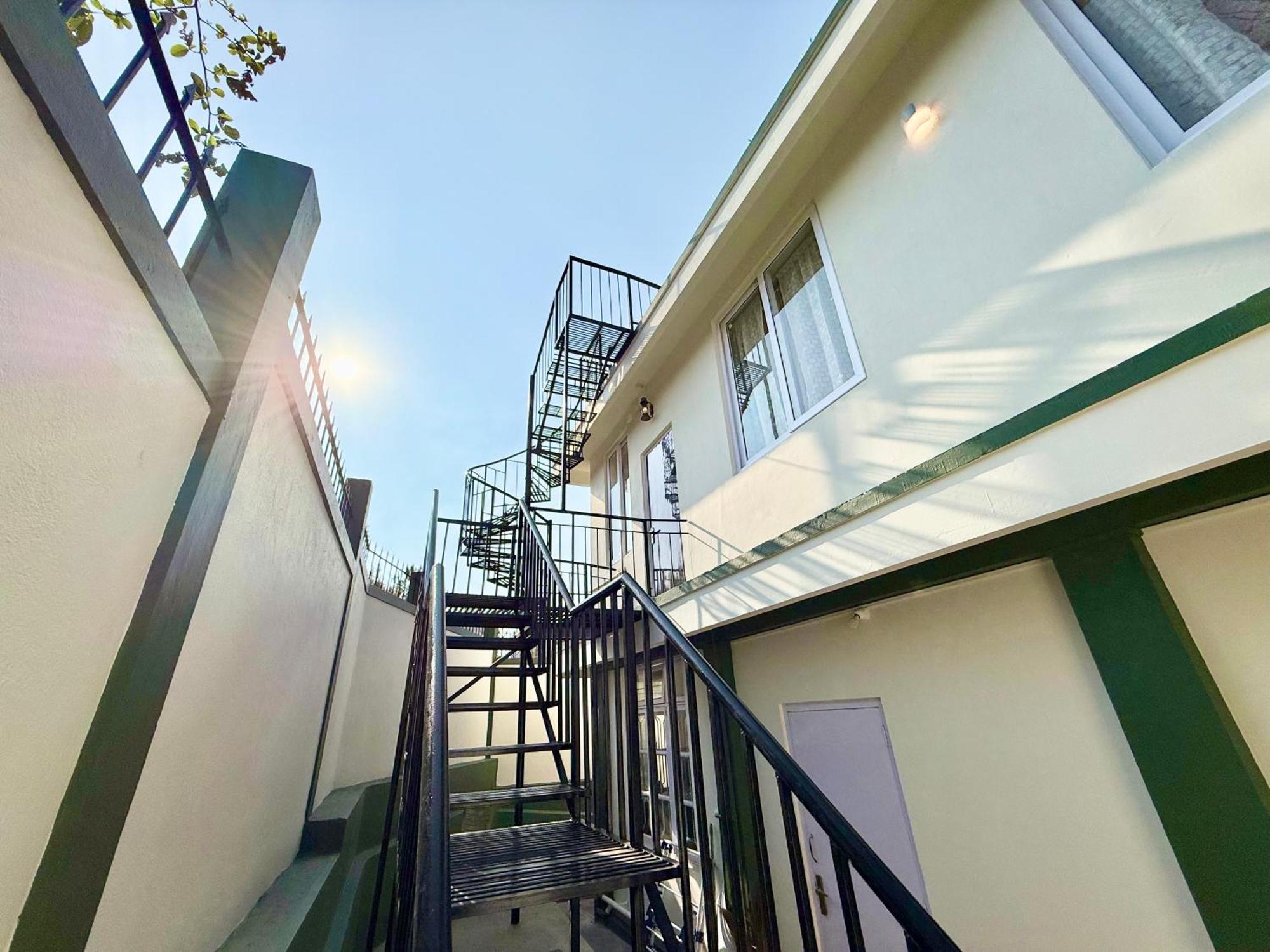 Yepplo Holiday Home - Complimentary Breakfast - 24 Hrs Caretaker & Power Backup シロン エクステリア 写真